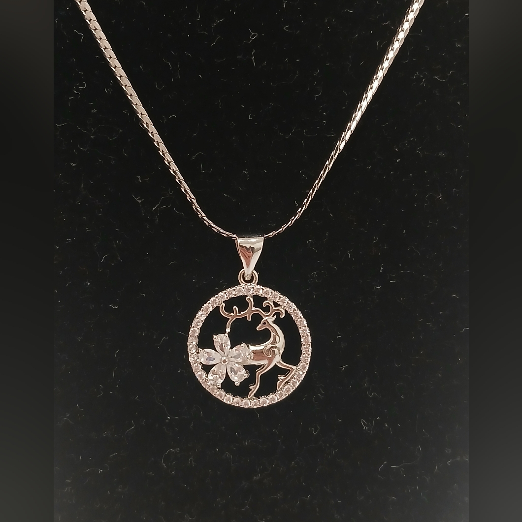 Nwot 18k White Goldplated Deer With Sparkly Cz Pendant  Necklace